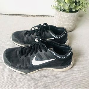 FLASH SALE! ❤️ NIKE Black & White Chevron Flex Supreme TR3s